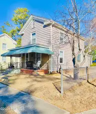 532 E 2nd Street, Washington, NC 27889 — 2-bedroom home in Historic District, Washington, NC, photo 2 of 47: IMG_3641