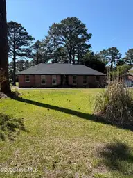 209 Shoreline Drive, New Bern, NC 28562 — 3-bedroom home in River Bend, New Bern, NC, photo 1 of 17: IMG_0443