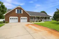 702 Everett Drive, Elizabeth City, NC 27909 — 3-bedroom home in Peartree Place, Elizabeth City, NC, photo 10 of 50