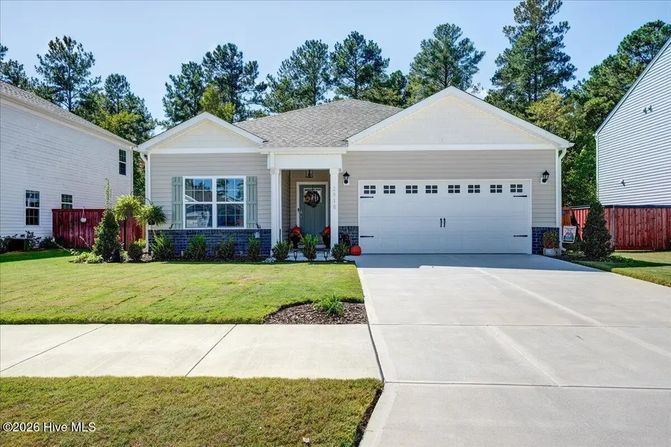 2010 Montford Drive, New Bern, NC 28562 — 3-bedroom home in West New Bern, New Bern, NC, photo 1 of 53: 01-2010_Montford-35