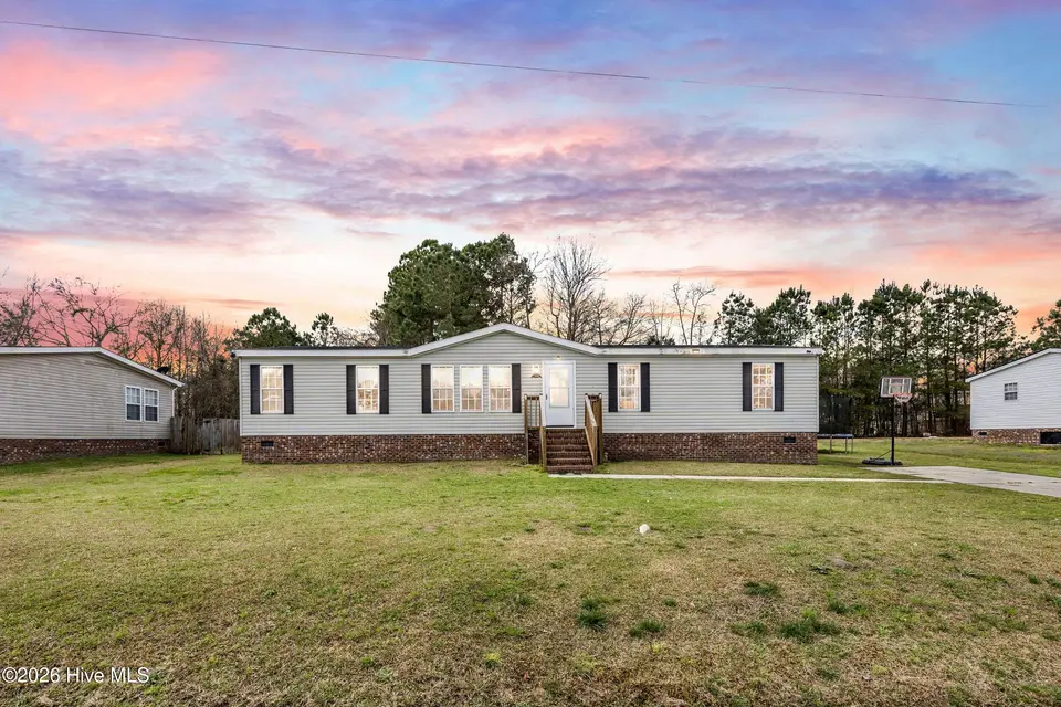 705 Maynard Boulevard, Jacksonville, NC 28546 — 3-bedroom manufactured home in Maynard Manor, Jacksonville, NC, photo 1 of 36: Front