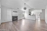 605 Brookbend Drive, Wilmington, NC 28411 — 3-bedroom home in Holly Field, Wilmington, NC, photo 10 of 40: 8_living room