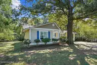 111 Lakehurst Drive, Dudley, NC 28333 — 3-bedroom waterfront home in Robin Lake, Dudley, NC, photo 4 of 49: 111 Lakehurst Dr-4 2