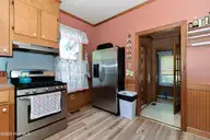 606 W Colonial Avenue, Elizabeth City, NC 27909 — 3-bedroom home, Elizabeth City, NC, photo 13 of 43: DSC_1374