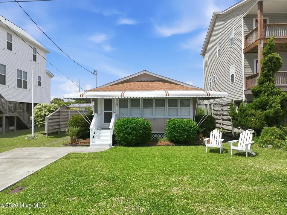 510 W Bogue Boulevard, Atlantic Beach, NC 28512 — 3-bedroom home, Atlantic Beach, NC, photo 1 of 55: 510 W Bogue