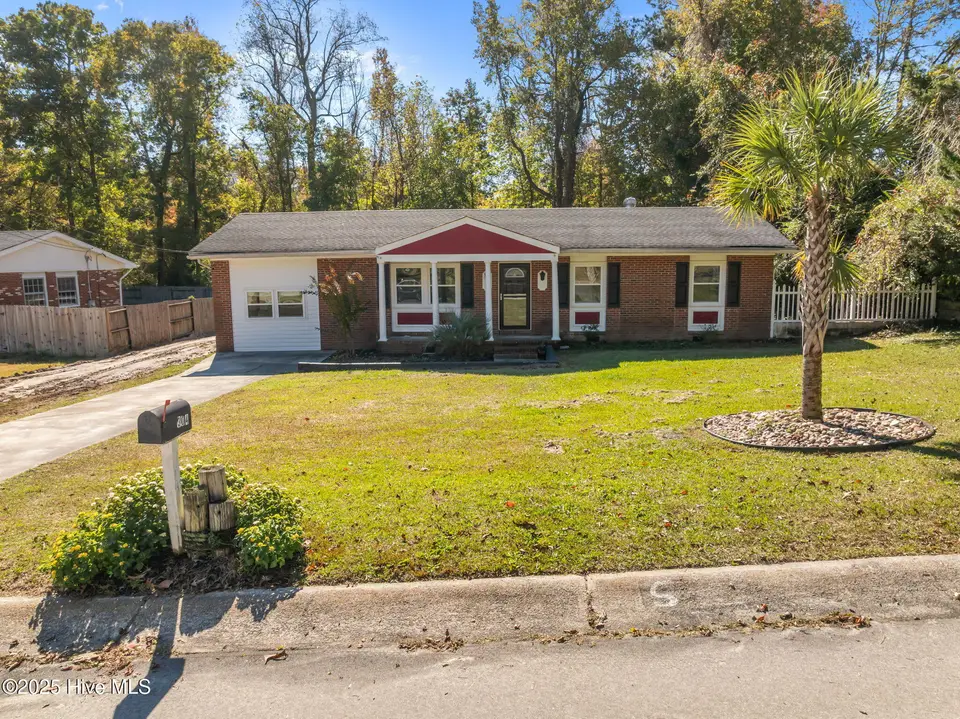 304 Sheffield Road, Jacksonville, NC 28546 — 3-bedroom home in Montclair, Jacksonville, NC, photo 1 of 15: 14-web-or-mls-13