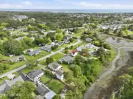 113 Circle Drive, Beaufort, NC 28516 — 3-bedroom waterfront home, Beaufort, NC, photo 20 of 50: 21-web-or-mls-113 Circle Dr 021