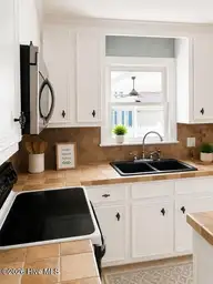 299 Lori Drive, Greenville, NC 27858 — 4-bedroom home in Eastwood, Greenville, NC, photo 12 of 48: 299 kitchen1