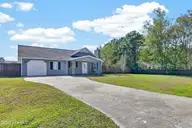 408 Foxtrace Lane, Hubert, NC 28539 — 3-bedroom home in Foxtrace, Hubert, NC, photo 3 of 35