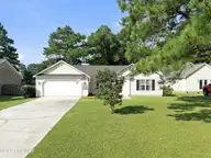 Aragona Village, Jacksonville — 4-bedroom home in Aragona Village, Jacksonville, NC, photo 1 of 40