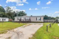 222 Busch Drive, Richlands, NC 28574 — 3-bedroom manufactured home in Jenkins Creek, Richlands, NC, photo 4 of 38