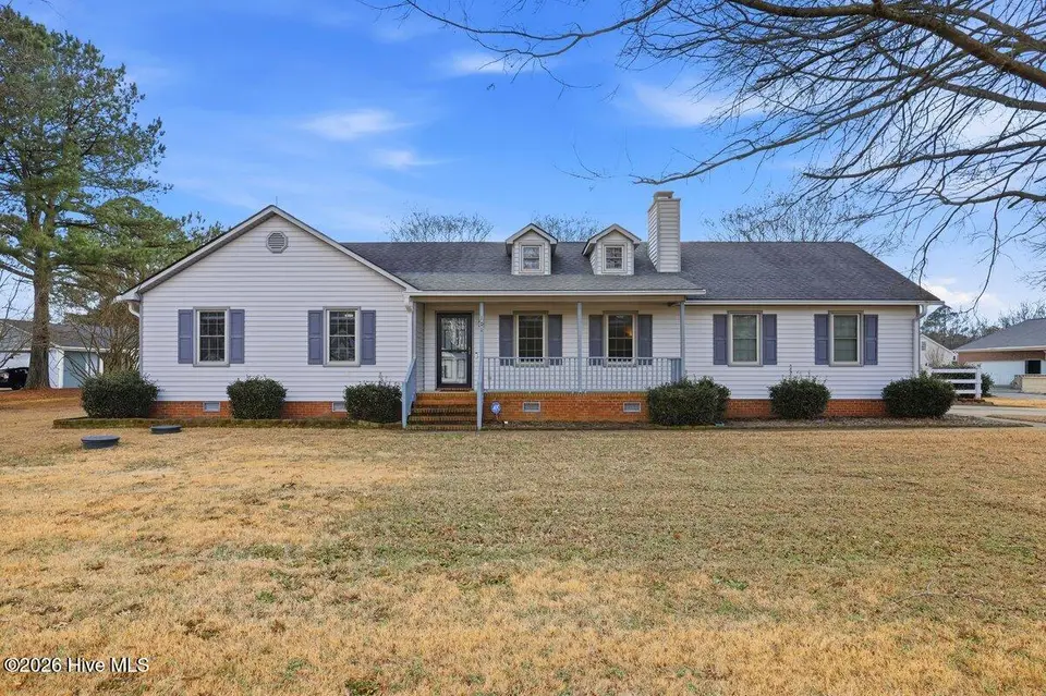 101 Shilou Drive, Pikeville, NC 27863 — 3-bedroom home in Sparrow Point, Pikeville, NC, photo 1 of 34: 101 Shilou Dr front viiew