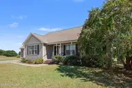 25 Lawrence Court, Smithfield, NC 27577 — 3-bedroom home, Smithfield, NC, photo 4 of 33: 003_file_9921