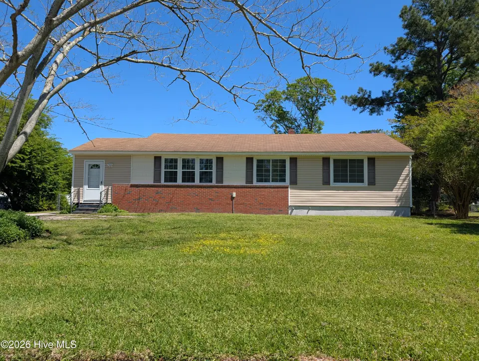 418 Decatur Road, Jacksonville, NC 28540 — 3-bedroom home in Northwoods, Jacksonville, NC, photo 1 of 18: front