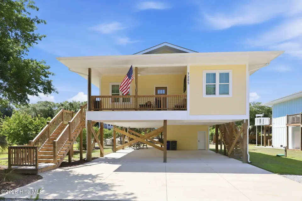 7205 Sound Drive, Emerald Isle, NC 28594 — 3-bedroom home in Archers Point, Emerald Isle, NC, photo 1 of 47: 1-web-or-mls-IMG_4573