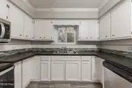 97 Quarterdeck, New Bern, NC 28562 — 3-bedroom townhome in River Bend, New Bern, NC, photo 9 of 71: Kitchen