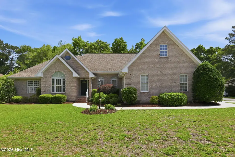 411 Oakmont Drive, Morehead City, NC 28557 — 3-bedroom home in Brandywine Bay, Morehead City, NC, photo 1 of 56: 1-web-or-mls-1S3A3752
