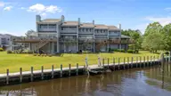 23 Batts Hill Road, New Bern, NC 28562 — 4-bedroom waterfront townhome in Olde Towne, New Bern, NC, photo 4 of 47: 53-web-or-mls-sdf