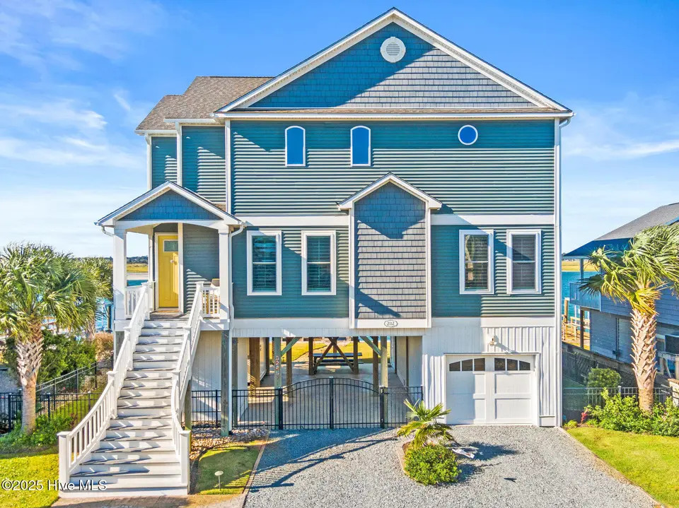 2112 Shoreline Drive, Topsail Beach, NC 28445 — 4-bedroom waterfront home in New Topsail Beach, Topsail Beach, NC, photo 1 of 73: 001_2112_shoreline_dr_-01_818