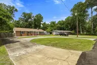 123 Greencrest Circle, Jacksonville, NC 28540 — 3-bedroom home in Greencrest, Jacksonville, NC, photo 3 of 47