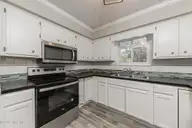 97 Quarterdeck, New Bern, NC 28562 — 3-bedroom townhome in River Bend, New Bern, NC, photo 22 of 71: Kitchen