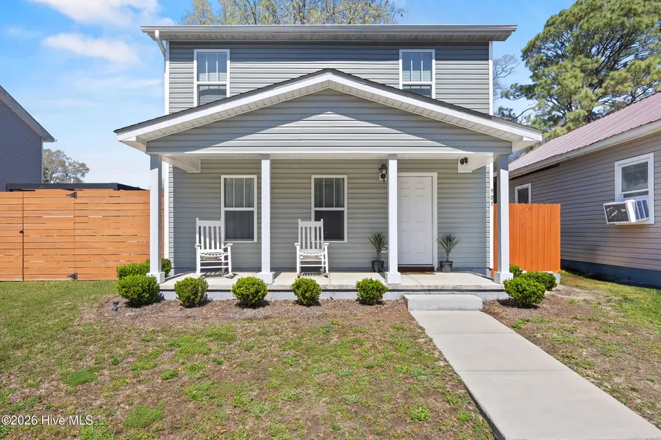 905 Walnut Street, Wilmington, NC 28401 — 3-bedroom home in Rankin Place North, Wilmington, NC, photo 1 of 36: 1_front exterior