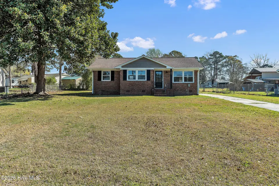 107 Knight Place, Jacksonville, NC 28546 — 3-bedroom home in Windsor Manor, Jacksonville, NC, photo 1 of 28: DSC00434