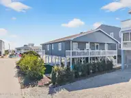 802 W Main Street, Sunset Beach, NC 28468 — 4-bedroom waterfront home in Sunset Beach, Sunset Beach, NC, photo 8 of 48: kahunaphoto.com--16