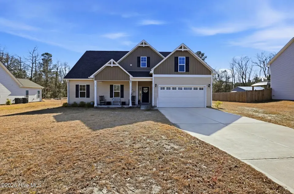 35 W Waverly Drive, Burgaw, NC 28425 — 3-bedroom home in Brierwood Estates, Burgaw, NC, photo 1 of 27: Front View