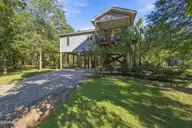 1291 River Bend Drive, Burgaw, NC 28425 — 2-bedroom waterfront home in River Bend, Burgaw, NC, photo 4 of 57: 1291_river_bend_dr_004
