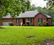 109 Drummond Place, New Bern, NC 28562 — 3-bedroom home in Governors Mill, New Bern, NC, photo 2 of 35: IMG_1174
