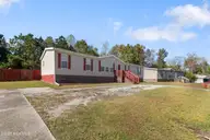801 Maynard Boulevard, Jacksonville, NC 28546 — 3-bedroom manufactured home in Maynard Manor, Jacksonville, NC, photo 3 of 19: DSC_7646