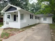 700 N Madison Avenue, Goldsboro, NC 27530 — 3-bedroom home, Goldsboro, NC, photo 4 of 33: IMG_8515