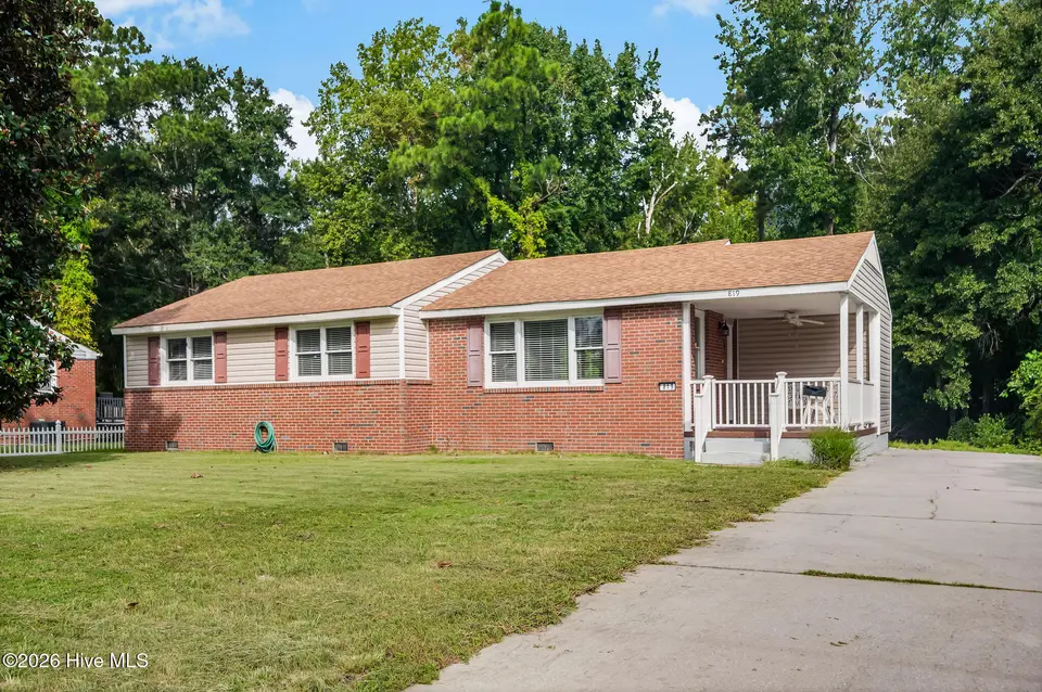 819 Barn Street, Jacksonville, NC 28540 — 3-bedroom home in Northwoods, Jacksonville, NC, photo 1 of 47