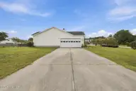 123 Wheaton Drive, Richlands, NC 28574 — 3-bedroom home in Cherrywoods, Richlands, NC, photo 2 of 26
