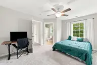 140 Crooked Run Drive, New Bern, NC 28560 — 3-bedroom home in Crooked Run, New Bern, NC, photo 13 of 35: Primary Bedroom