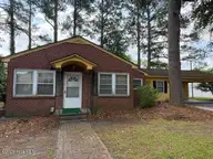 401 E 10th Street, Washington, NC 27889 — 3-bedroom home, Washington, NC, photo 2 of 3