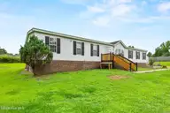 1005 Bowsprit Court, Jacksonville, NC 28546 — 4-bedroom manufactured home in Maynard Manor, Jacksonville, NC, photo 2 of 40