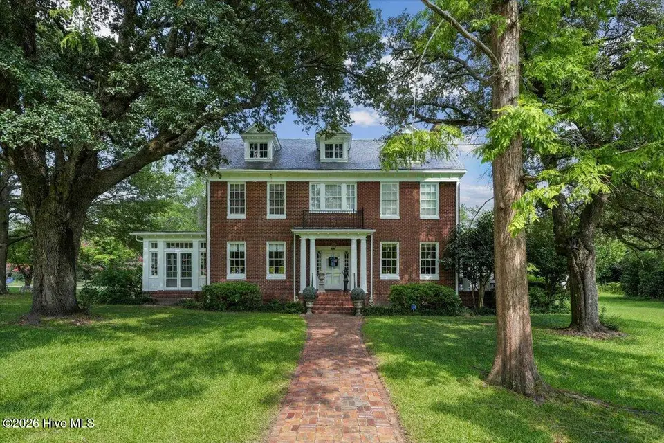 1115 College Street, Kinston, NC 28501 — 4-bedroom home, Kinston, NC, photo 1 of 68: 41-1115 College St-1