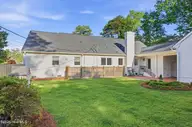 1925 Hawthorne Road, Wilmington, NC 28403 — 6-bedroom home in South Oleander, Wilmington, NC, photo 7 of 52: 043_1925_hawthorne_road-43_52