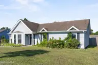 638 Sand Ridge Road, Hubert, NC 28539 — 3-bedroom home in Queens Creek, Hubert, NC, photo 3 of 31
