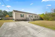 174 Sanders Drive, Hubert, NC 28539 — 3-bedroom home in Crown Point, Hubert, NC, photo 2 of 28
