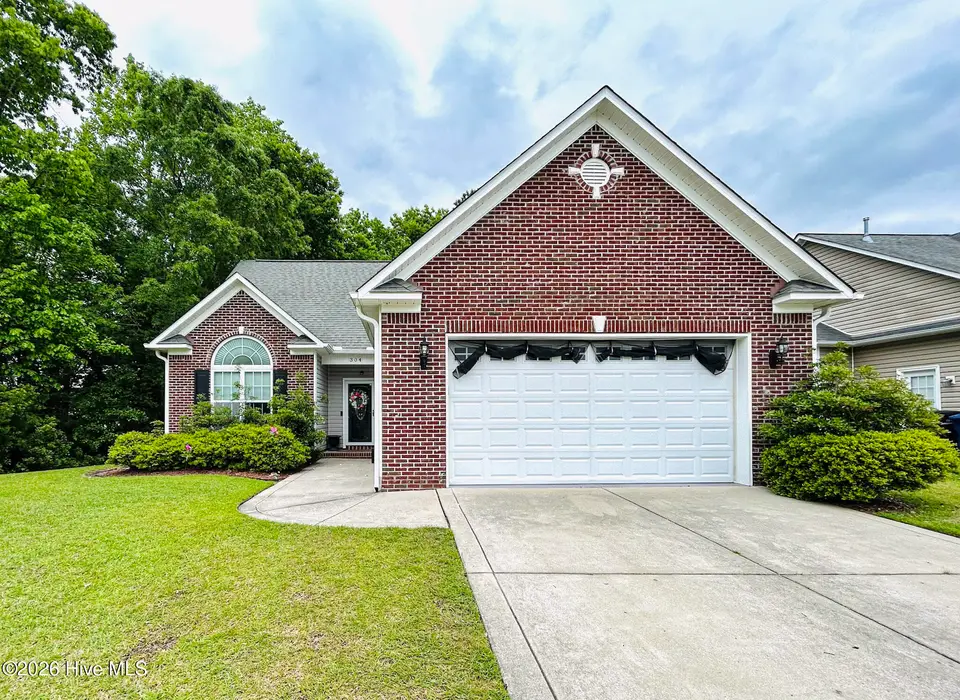 304 Weatherford Drive, Jacksonville, NC 28540 — 3-bedroom home in Williamsburg Plantation, Jacksonville, NC, photo 1 of 45: Front of House