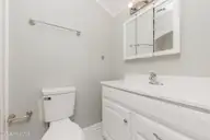97 Quarterdeck, New Bern, NC 28562 — 3-bedroom townhome in River Bend, New Bern, NC, photo 15 of 71: MasterBath