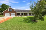 702 Everett Drive, Elizabeth City, NC 27909 — 3-bedroom home in Peartree Place, Elizabeth City, NC, photo 7 of 50