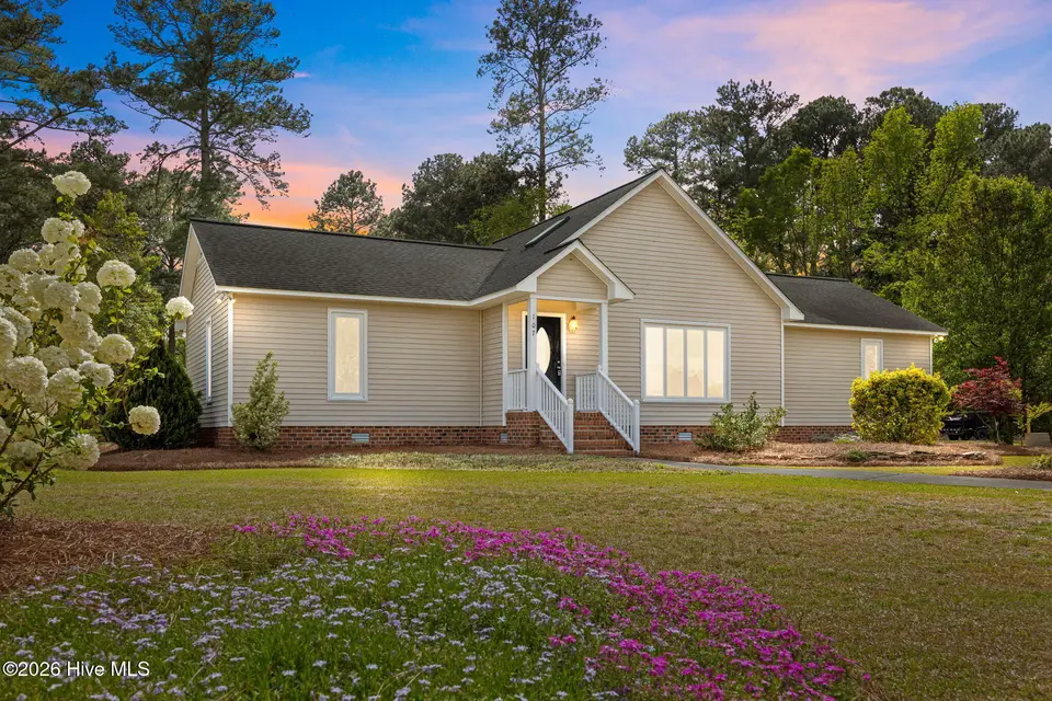 107 Northwood Road, Washington, NC 27889 — 3-bedroom home in Smallwood, Washington, NC, photo 1 of 52: 1-web-or-mls-IMG_0015_2