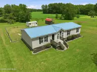 123 Hoffman Forest Road, Richlands, NC 28574 — 4-bedroom manufactured home, Richlands, NC, photo 3 of 32