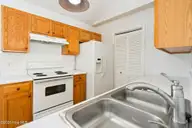 811 Grathwol Drive, Wilmington, NC 28405 — 3-bedroom home in Deerbrook Patio Homes, Wilmington, NC, photo 16 of 41: Kitchen
