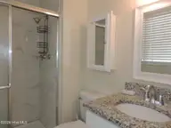 209 Shoreline Drive, New Bern, NC 28562 — 3-bedroom home in River Bend, New Bern, NC, photo 11 of 17: DSCN1636