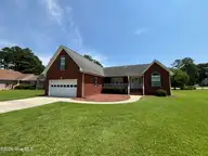 208 Pinewood Drive, New Bern, NC 28562 — 3-bedroom home in River Bend, New Bern, NC, photo 2 of 56: IMG_0949